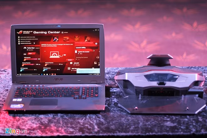 Máy có 2 bộ phân tách rời là laptop và bộ tản nhiệt nước.