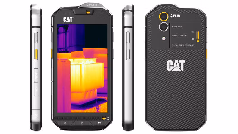 4. CAT S60. CAT S60 là mẫu điện thoại “hot” nhất hiện nay nhờ sở hữu hệ thống camera nhiệt có khả năng phát hiện vật thể trong bóng tối cách xa 30m. Thiết bị được hứa hẹn là công cụ tuyệt vời để tìm kiếm các nạn nhân, các thiết bị tỏa nhiệt trong bóng tối cũng như các dịch vụ khẩn cấp khác.