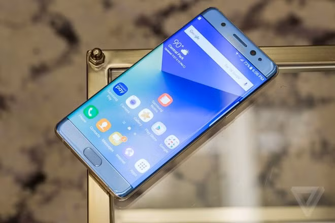Màn hình HDR. Không chỉ sở hữu màn hình cong tràn viền tương tự Galaxy S7 edge, Samsung còn trang bị cho Galaxy Note 7 màn hình HDR với nội dung hình ảnh tương phản động cao. Sau TV, công nghệ này được xem là bước phát triển tiếp theo trên màn hình smartphone.