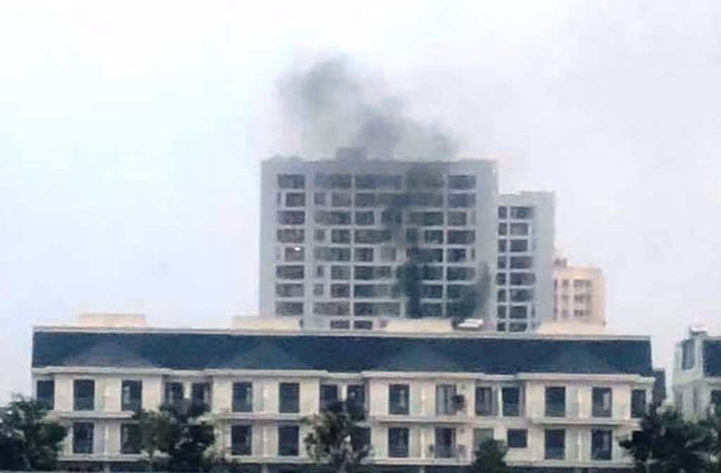 Khói bao trùm căn hộ tại tầng 8 chung cư PARCSpring.