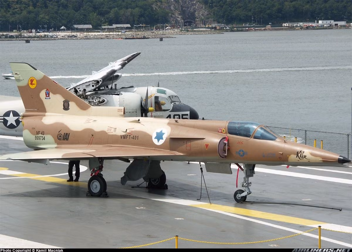 Lý do là bởi thực chất tiêm kích Kfir được phát triển dựa vào những cải tiến trên khung máy bay Mirage 5 với hệ thống điện tử hàng không của Israel và phiên bản động cơ phản lực turbin General Electric J79 do Israel chế tạo.