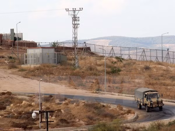 Nếu Syria và Thổ Nhĩ Kỳ giao chiến thì có lẽ Nga sẽ chẳng biết phải đứng về bên nào, khi một bên Damascus là chiến hữu của họ, còn bên Ankara thì Matxcơva đang phải phụ thuộc nhiều vào các chính sách tương lai nhằm lôi kéo họ về phía mình.