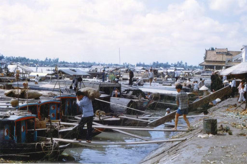 Bến Ninh Kiều, đoạn sau chợ Cần Thơ.
