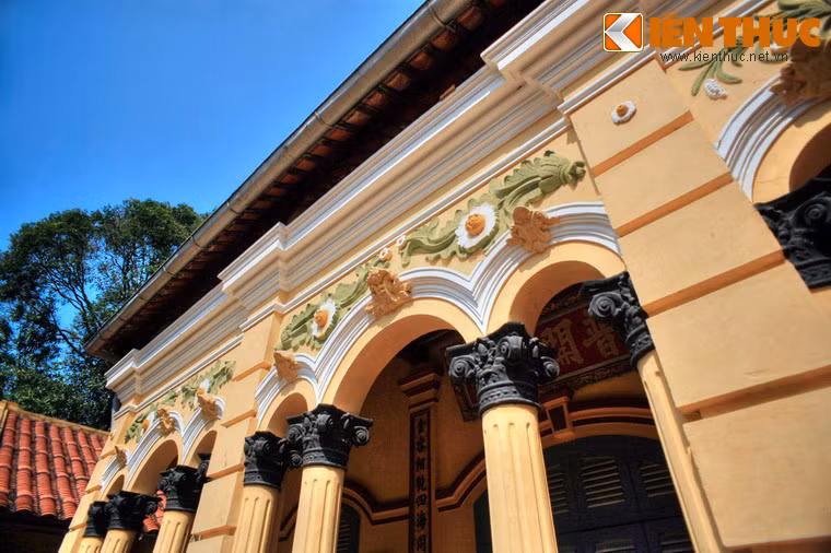 Giống như nhà cổ Bình Thủy, chùa Nam Nhã là một công trình kiến trúc mang phong cách Á - Âu kết hợp. Bên cạnh kiến trúc độc đáo, chùa còn được biết đến với lịch sử gắn liền với nhiều hoạt động yêu nước nửa đầu thế kỷ 20.