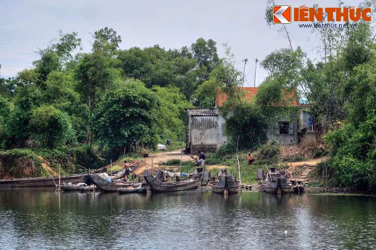 Theo sử sách, làng Phước Tích được thành lập vào khoảng thế kỉ 15, gần với thời gian mở mang bờ cõi về phương Nam của nhà nước phong kiến Đại Việt.