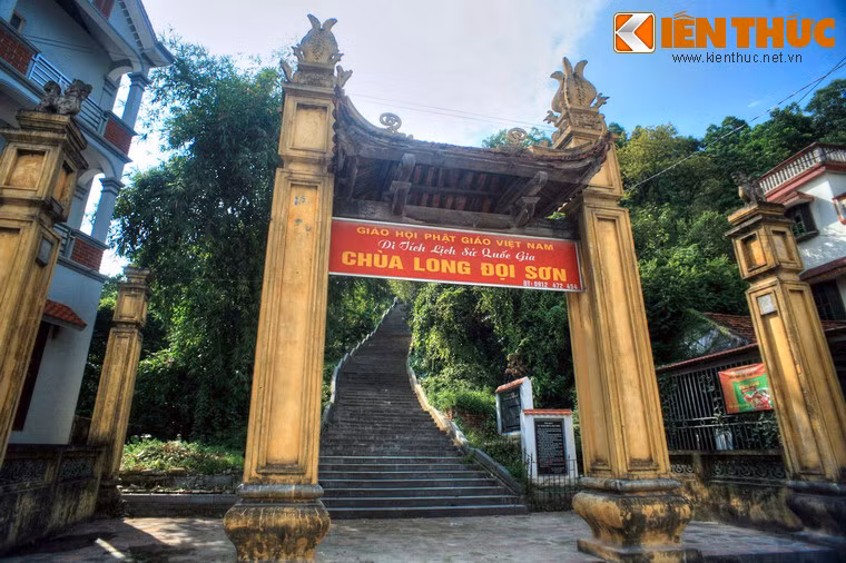Toạ lạc trên đỉnh núi Long Đọi, thuộc địa phận huyện Duy Tiên, tỉnh Hà Nam, chùa Đọi Sơn là một địa danh tiêu biểu của Hà Nam, đã đi vào tiềm thức người dân nơi đây như một niềm tự hào về lịch sử văn hoá của mảnh đất quê hương.