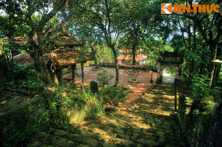 Từ xa xưa, tín ngưỡng dân gian đã coi Đọi Sơn là trái “núi thiêng”. Thuyết phong thủy nói rằng nơi đây đất phát nghiệp bá vương: “Đầu gối núi Đọi, chân dọi Tuần Vường, phát tích đế vương, lưu truyền vạn đại”.