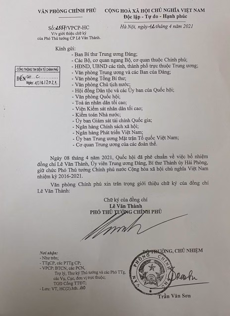 Văn bản giới thiệu chữ ký của Phó Thủ tướng Lê Văn Thành.