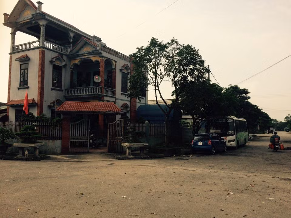 Hang loat nha o khong phep moc tren du an Cum cong nghiep huyen Vu Ban