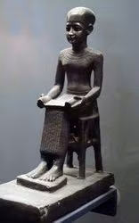 Sống vào khoảng năm 2600 trước Công nguyên, Imhotep là cố vấn chính của pharaoh Djoser, kiến trúc sư, nhà thiên văn học và tể tướng tài năng. Đặc biệt, ông được mệnh danh là thần y của Ai Cập cổ đại.