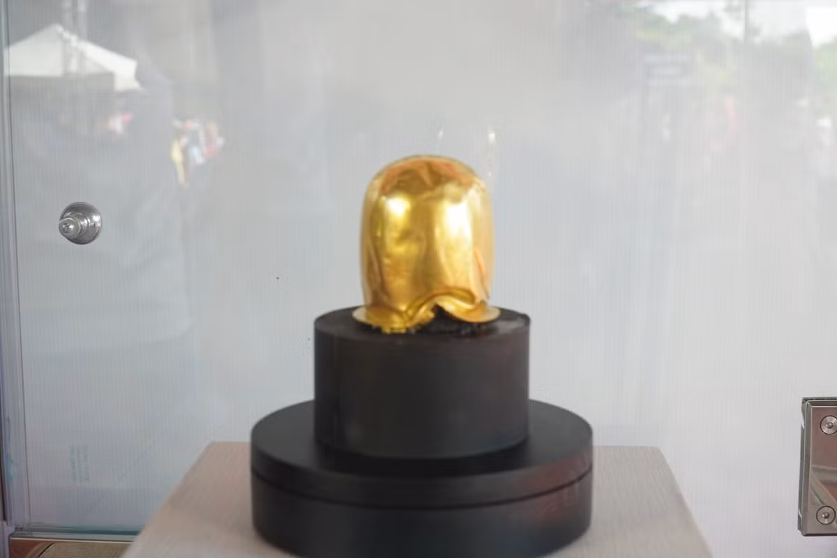 Ông Bùi Thế Nhân, Giám đốc Sở Văn hóa, Thể thao và Du lịch tỉnh, cho hay bảo vật quốc gia Linga vàng có giá trị lớn đối với công tác nghiên cứu và nhận thức các vấn đề về văn hóa - lịch sử liên quan đến di tích Pô Dam nói riêng và văn hóa Chăm nói chung. Ảnh: Bình Thuận online.