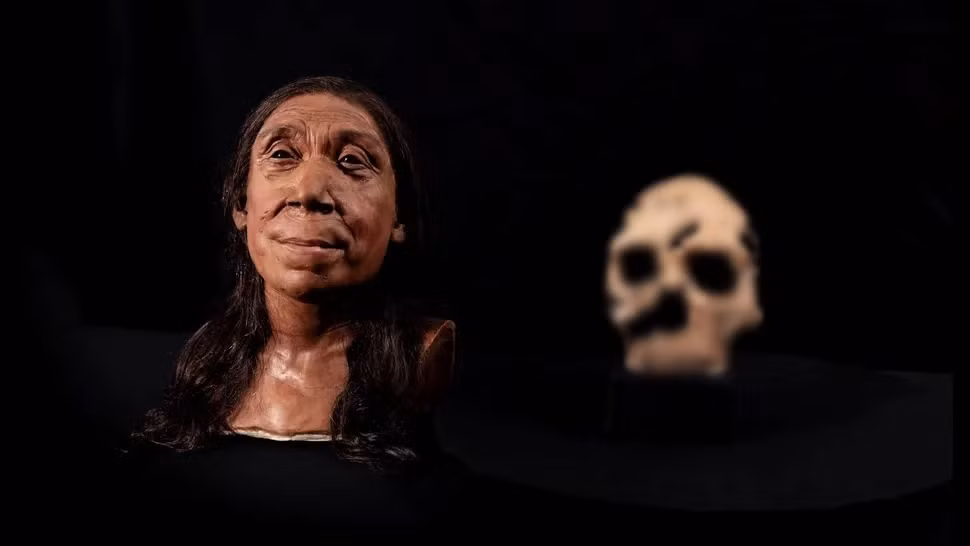 Dự án phục dựng gương mặt Shanidar Z - người phụ nữ Neanderthal sống cách đây khoảng 75.000 năm được thực hiện bởi nhóm nghiên cứu từ các trường Đại học Cambridge và Đại học Liverpool John Moores. Ảnh: University of Cambridge; BBC Studios/Jamie Simonds.