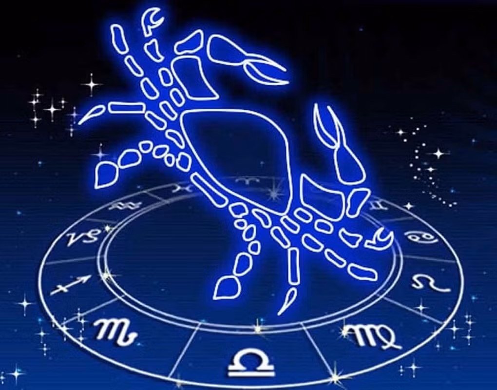 Cự Giải (22/6 – 22/7): Tình cảm: Các cặp đôi các bạn hãy nhường nhịn nhau hơn, bạn cũng không nên kích động đối phương bằng những lời nói mất kiểm soát trong lúc tức giận. Sự nghiệp: Cự Giải dễ làm cho cấp trên không hài lòng vì một số sai sót từ mình, bạn nên thận trọng hơn khi bày tỏ ý kiến và quan điểm của mình.