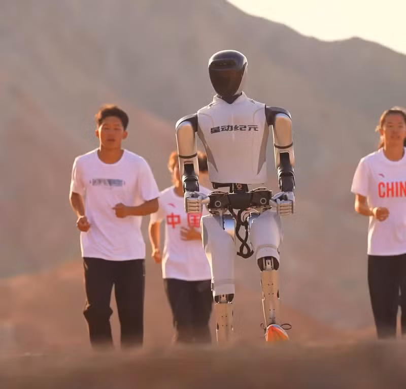 Với tốc độ tối đa 12,9 km/h, robot STAR1 đã vượt qua robot H1 của công ty Unitree (Trung Quốc) để trở thành robot hình người chạy nhanh nhất thế giới từng được chế tạo cho đến nay. Ảnh: Robot Era.