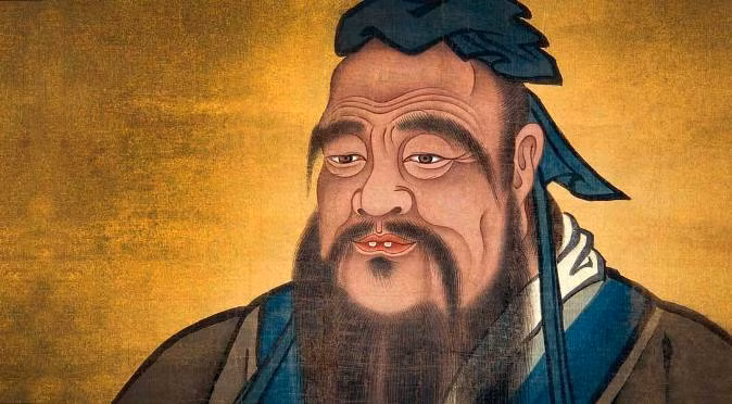 Do hai vợ chồng có cách biệt tuổi tác lớn, sợ khó có con nên Nhan Chinh Tại đã âm thầm lên núi Ni Khâu cầu nguyện để sớm có con. Không lâu sau, bà sinh ra Khổng Tử. Khi Khổng Tử lên 3 tuổi, cha của ông qua đời.