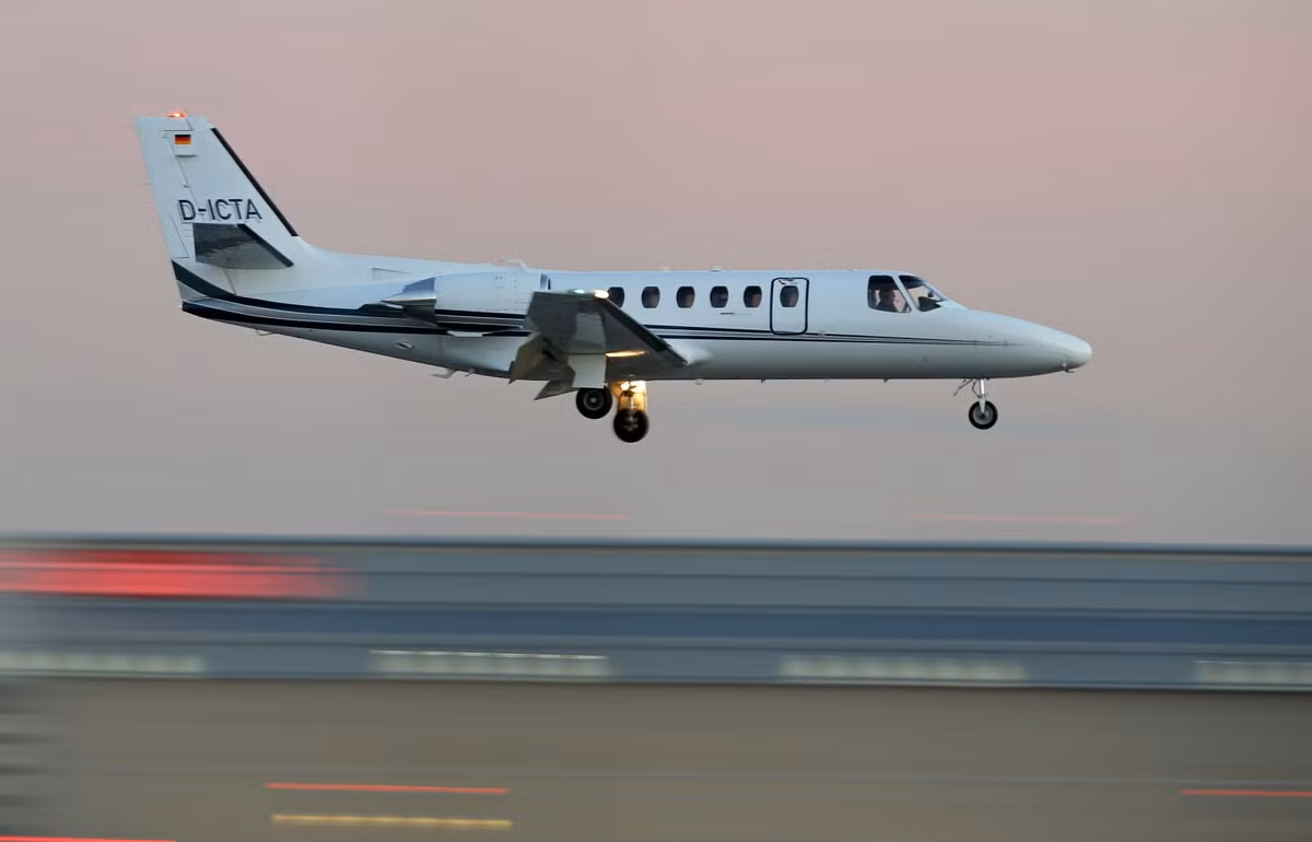 Khi đến gần đảo Gotland của Thụy Điển, nó nhanh chóng mất độ cao và tốc độ. Máy bay Cessna 551 rơi xuống biển Baltic "khi hết nhiên liệu" vào khoảng 20h tối ngày 4/9 (giờ địa phương).