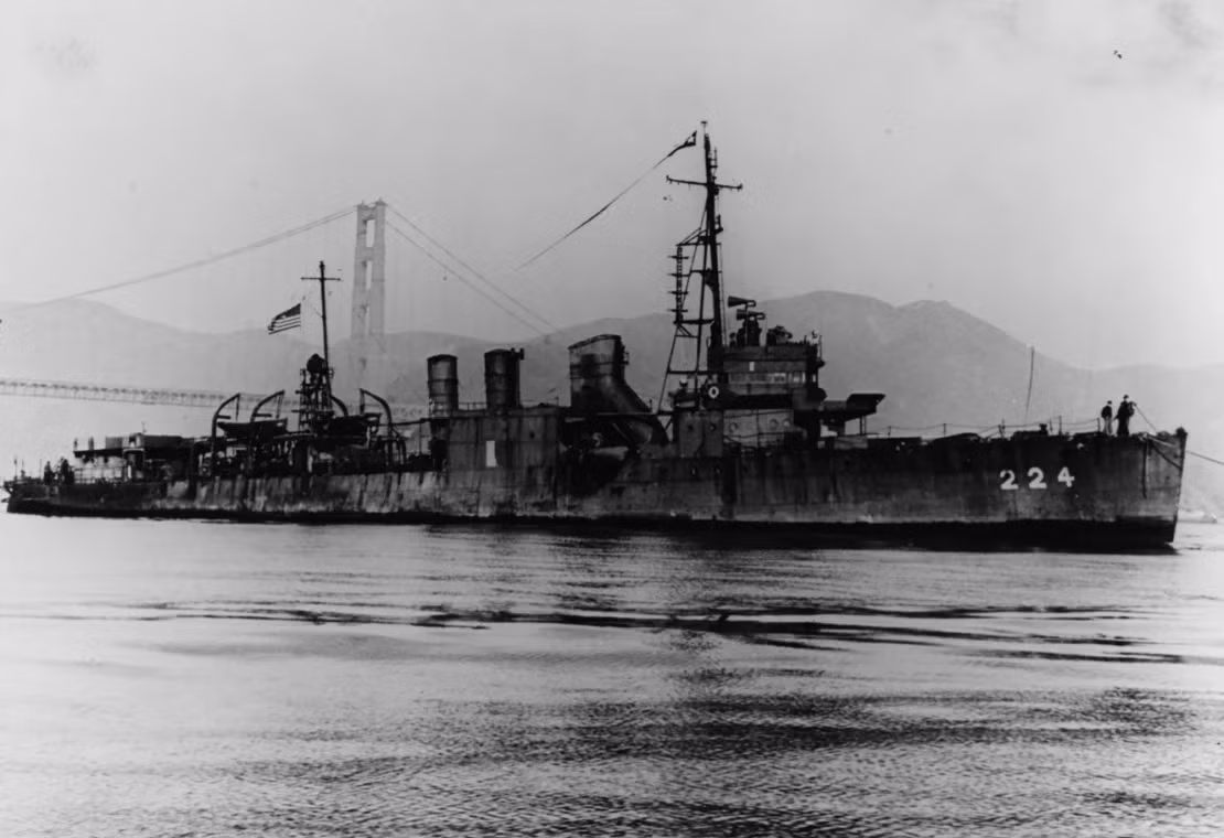 Lực lượng Nhật Bản tìm thấy tàu khu trục USS Stewart đang trong tình trạng sửa chữa ở cảng Java (Indonesia). Sau đó, Nhật Bản đã biến con tàu này thành tàu tuần tra của mình. Ảnh: Donald M. McPherson/Naval History and Heritage Command.
