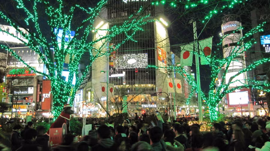 Hàng năm vào ngày 8/4, người dân Nhật Bản tổ chức một buổi lễ long trọng tại nhà ga Shibuya để tưởng nhớ lòng trung thành của chú chó Hachiko.