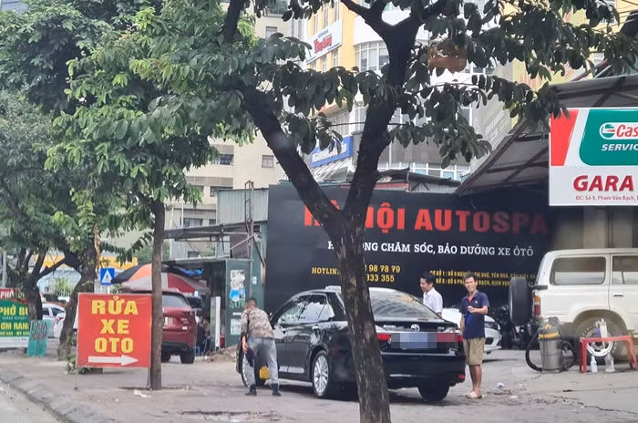 Dat du an bi “xe thit” thanh gara o to: Ai chiu trach nhiem?