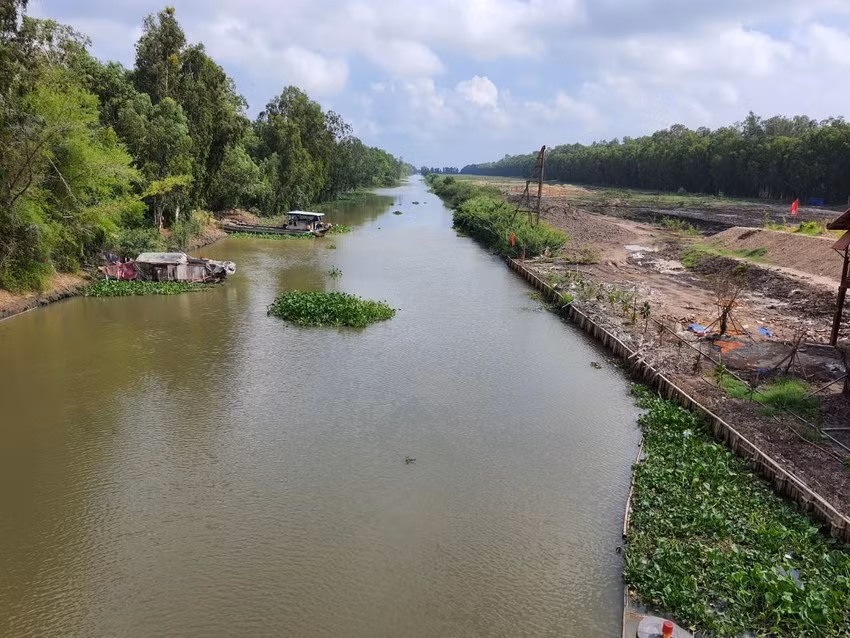 Cty Du lich An Giang xay san dua bo 20.000m2 khong phep o An Giang