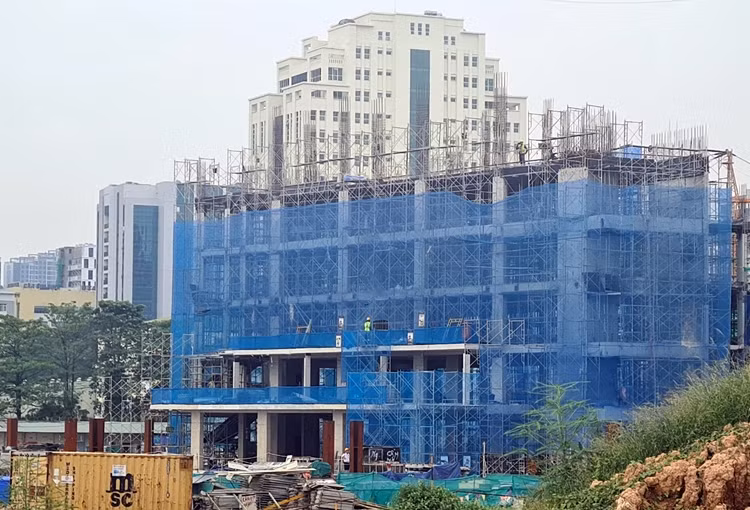 Khu vực nhà B cũng đã thành hình, xây dựng các hạng mục trên mặt đất. Tại nhà B gồm: Khối nhà hành chính; tháp thiên văn; nhà thi đấu và bể bơi; nhà học và thư viện.