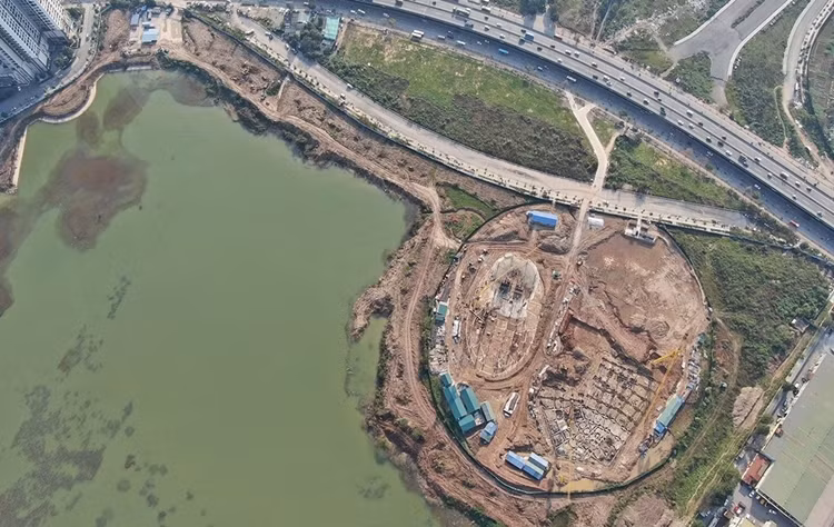 Dự án Cung thiếu nhi Hà Nội được xây mới tại khu công viên và hồ điều hòa CV1 (khu đô thị mới Cầu Giấy và quận Nam Từ Liêm), với tổng diện tích gần 40.000 m2. Khu đất nằm chếch chéo đối diện với bến xe Mỹ Đình qua đường trên cao vành đai 3.