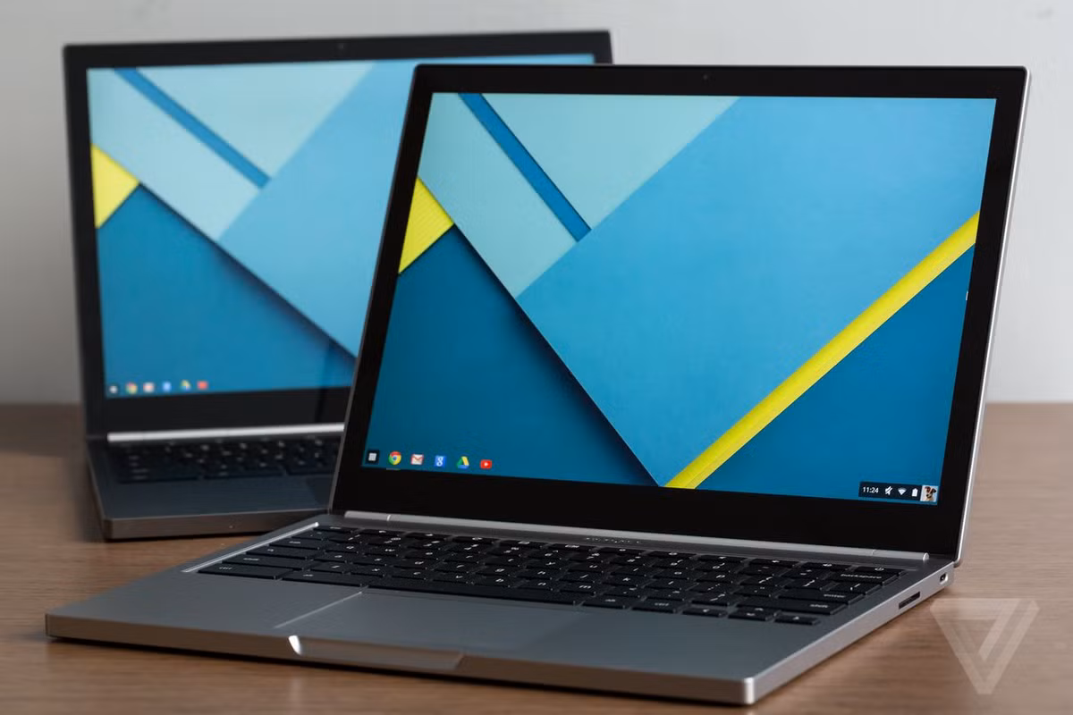 Bên cạnh tin đồn về chiếc máy tính xách tay của Google chạy Andromeda trình làng trong năm 2017 còn có một số thiết bị đeo tay khác của hãng sẽ được giới thiệu vào năm sau. Ảnh: The Verge.