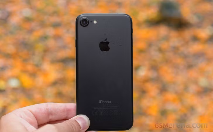 Theo khảo sát của Piper Jaffray, iPhone đứng đầu danh sách sản phẩm công nghệ được ưa chuộng trong dịp Noel. iPhone chính là sản phẩm người dùng Mỹ khao khát nhận nhất trong mùa Giáng sinh. Ảnh: GSMArena.
