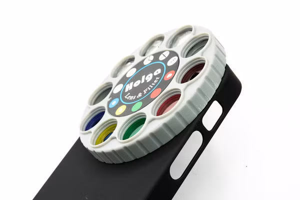 Chiếc ống kính tháo rời đặc biệt trên iPhone giúp bạn có được những bức ảnh độc đáo mà không cần bất kỳ phần mềm trợ giúp nào. Ảnh: Tech.
