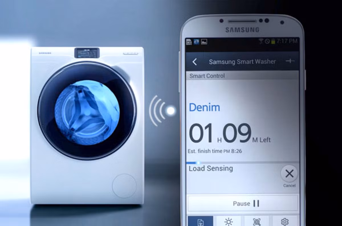 Thông qua smartphone tích hợp ứng dụng, máy giặt thông minh cho phép bạn thiết lập chế độ giặt, lịch trình giặt...từ xa. Ảnh: The Register.