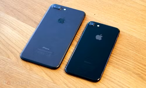 Chiếc iPhone kỷ niệm 10 năm thành lập của Apple được xem là chiếc điện thoại được mong đợi nhất 2017. Những tin đồn gần đây về sản phẩm cho thấy iPhone 8 sẽ có thiết kế bằng kính và trang bị màn hình OLED thế hệ mới, sạc không dây và cảm biến vân tay ẩn trong màn hình. Ảnh: Pocket-lint.