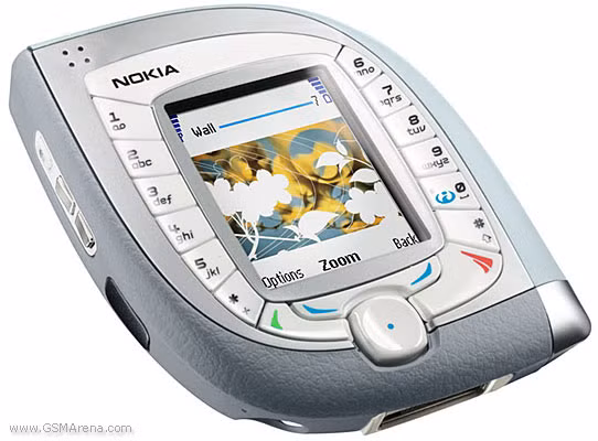 Được thiết kế dạng giọt nước, Nokia 7600 nặng 123g và có kích thước 87x78x19 mm. Ảnh: Telegraph.