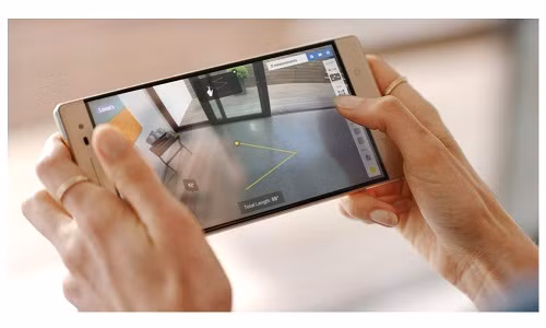 Khả năng chụp, quét và lập bản đồ 3D của thực tế ảo (AR) cho không gian xung quanh trên Lenovo Phab 2 Pro khiến người ta kỳ vọng AR sẽ trở nên phổ biến trong năm 2017. Với thiết bị thông minh này, điện thoại có khả năng nhận dạng giọng nói, hình ảnh đáp ứng nhu cầu của người dùng. Ảnh: Lenovo.