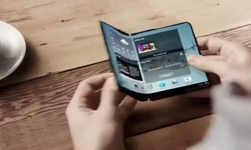 Nhiều tin đồn cho rằng Apple sẽ ra mắt thế hệ iPhone tiếp theo khác hoàn toàn so với các dòng iPhone trước đó. Cùng với đó, nhà sản xuất Hàn Quốc Samsung sẽ trình làng màn hình gập. Như vậy, có thể thấy xu hướng smartphone 2017 đang hướng đến những mấu thiết kế hoàn toàn mới lạ, độc đáo. Ảnh: IdeasPlus.