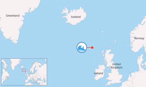 Con sóng cao 19m được ghi nhận ở vùng biển giữa Iceland và Anh. Đồ họa: CNN.