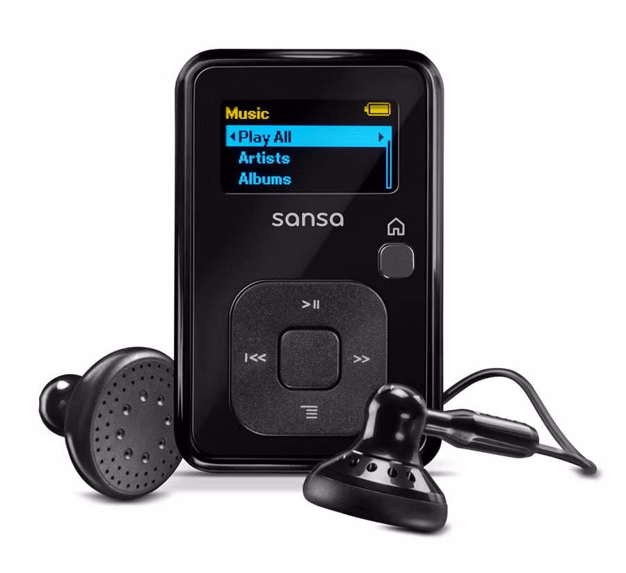 Tuy nhiên kể từ khi smartphone tích hợp tính năng nghe nhạc xuất hiện, chiếc máy MP3 dần rơi vào quên lãng. Ảnh: Amazon.
