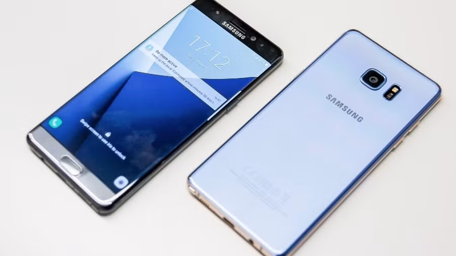Có vẻ như Samsung vẫn muốn thử vận may với dòng Note vào năm 2017 khi ra mắt Galaxy Note 8. Để đảm bảo không mắc lỗi như người tiền nhiệm, Samsung sẽ đặt pin từ nhà sản xuất LG cho Note 8. Ảnh: PC Advisor.