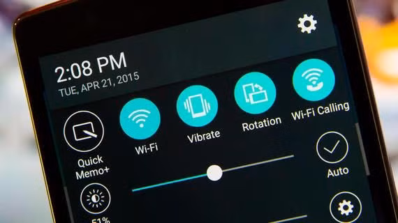 Bật Wi-Fi và Bluetooth cả ngày ngay cả khi không cần sử dụng sẽ chỉ khiến iPhone tốn pin vô ích. Nếu không cần thiết, bạn nên tắt kết nối để tăng thời lượng pin cho iPhone. Ảnh: GeekJournal.