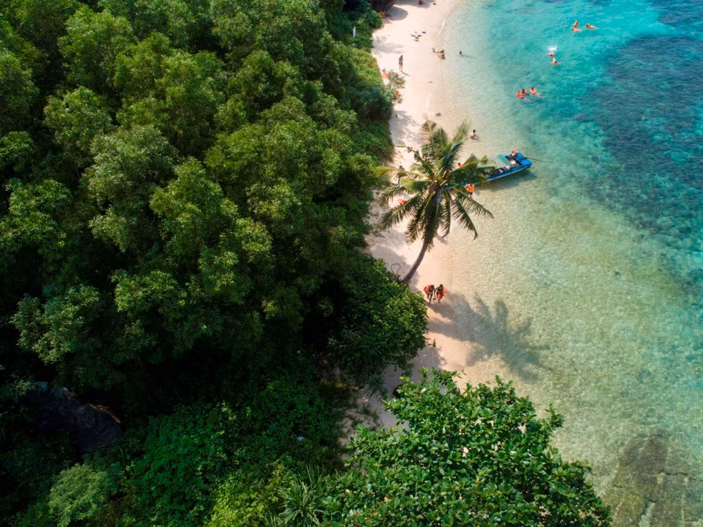 Di Phu Quoc cuoi nam thoi, gia ve cap treo chua bao gio hap dan den the-Hinh-3