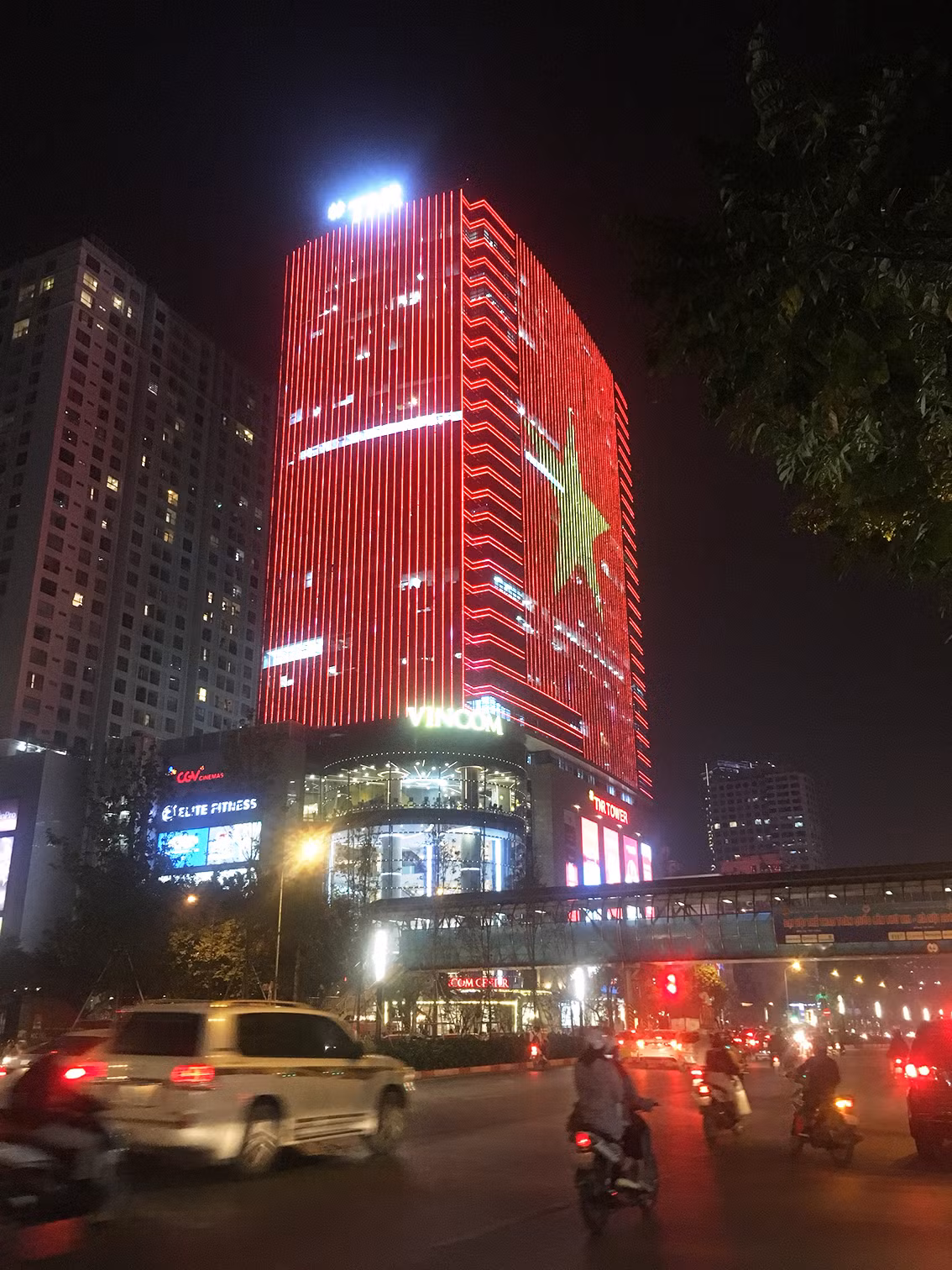 Quoc ky bang den led khong lo co vu doi tuyen Viet Nam