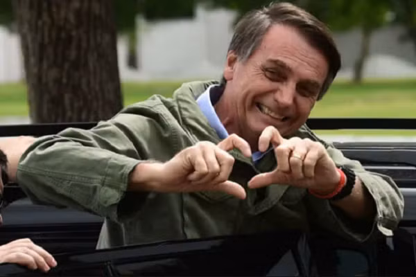 Tháng 1/2018, ông Bolsonaro quyết định gia nhập Đảng Tự do Xã hội (PSL). Và ngày 22/7/2018, ông Bolsonaro đã được Đảng PSL đề cử làm ứng viên đại diện cho đảng này ra tranh cử Tổng thống trong cuộc bầu cử năm 2018. Ảnh: NDTV.com.