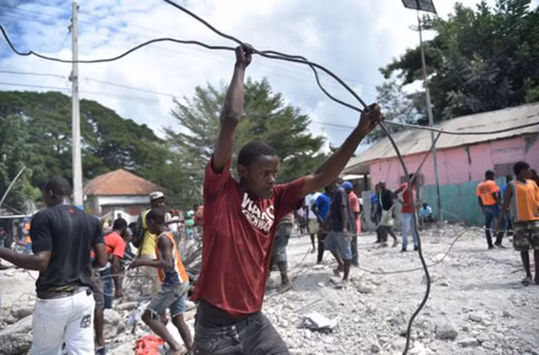 Tan hoang hien truong dong dat o Haiti, hon 100 nguoi thuong vong-Hinh-9