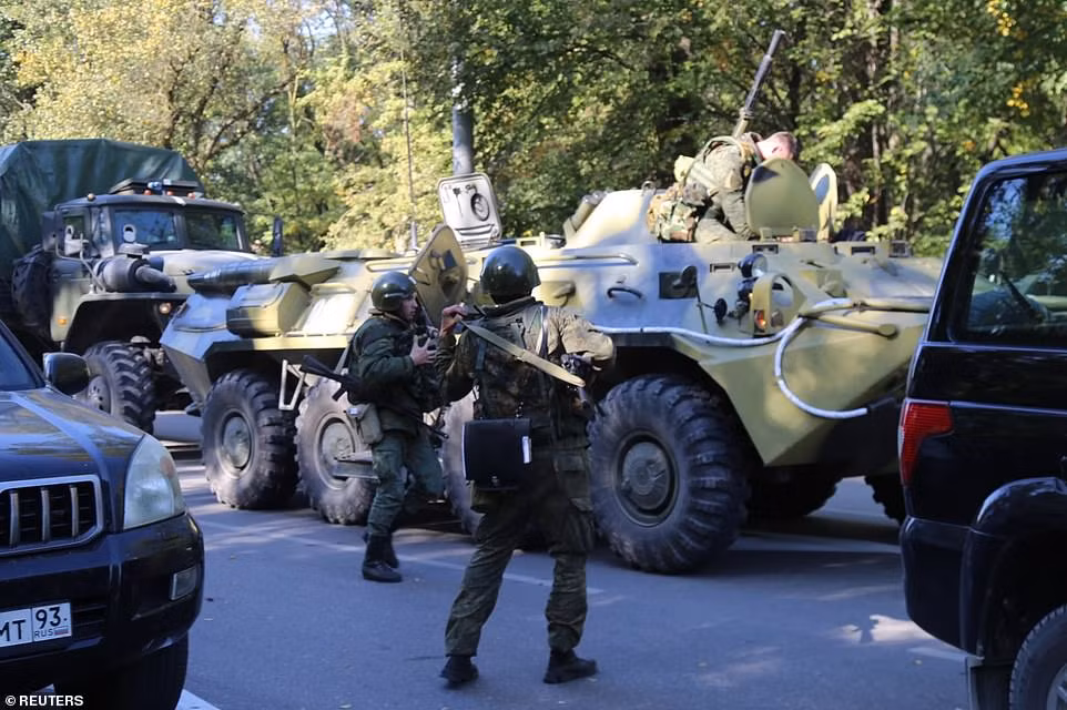 Toan canh vu danh bom, xa sung dam mau tai truong hoc Crimea-Hinh-9