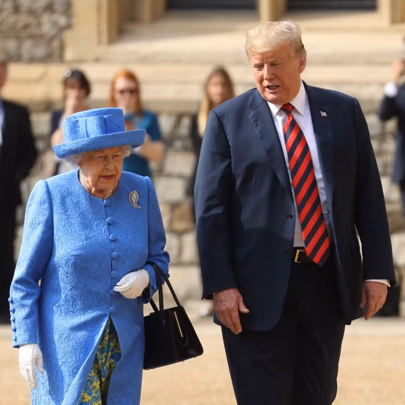 Nữ hoàng Elizabeth là người trung lập trong mọi vấn đề chính trị và không thể bỏ phiếu, nhưng bà đóng vai trò mang tính nghi lễ trong chính phủ Anh. Ảnh: Yahoo.