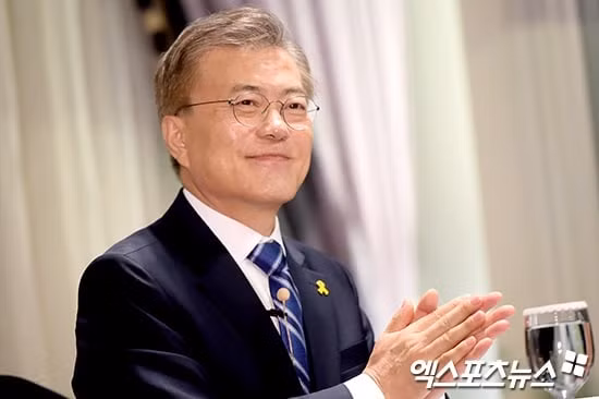 "Thực sự thì Tổng thống Moon mới là người xứng đáng nhận giải Nobel Hòa bình nhất", ông Wallensteen nói. Ảnh: Soompi.