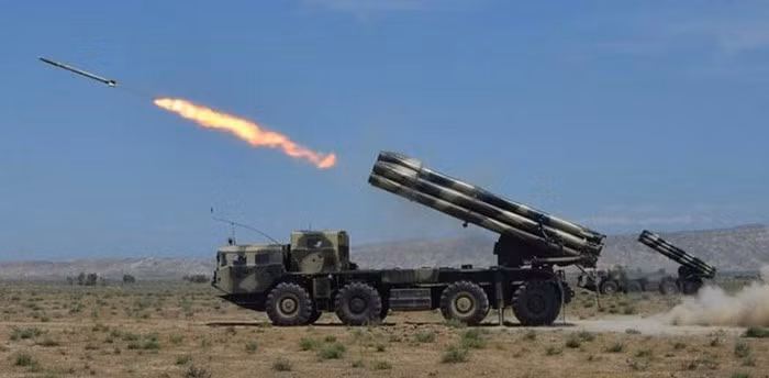 Chính xác thì lý do dẫn tới hành động sai lầm như vậy của quân đội Azerbaijan là gì vẫn chưa được biết, nhưng giới phân tích đã liên hệ chặt chẽ với những hành động xảy ra gần đây.