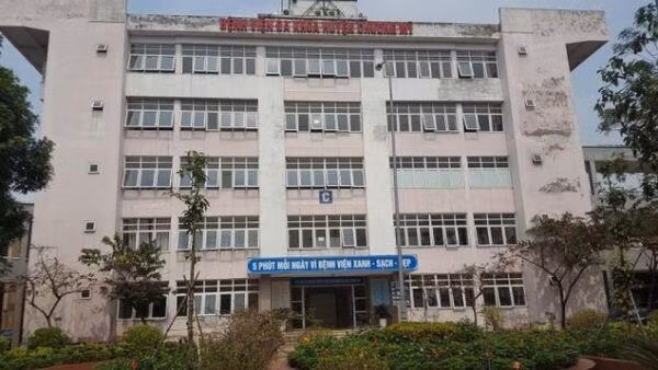 Ha Noi: Gia nhan vien y te, bat coc tre so sinh o benh vien