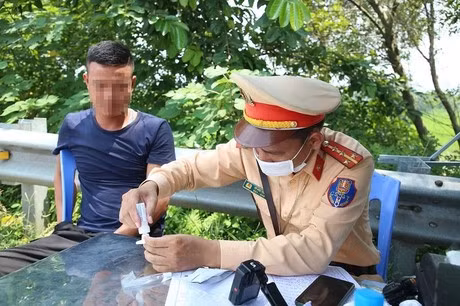 Gia tang tai xe dinh ma tuy: Lo hong tu khau kham suc khoe?