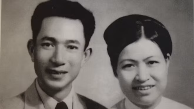 Trịnh Văn Bô không chỉ là nhà tư sản giàu có mà còn là nhà yêu nước nổi tiếng. Sau khi cách mạng Tháng Tám thành công, ông cùng vợ là bà Hoàng Thị Minh Hồ ủng hộ chính quyền cách mạng 5.147 lượng vàng.