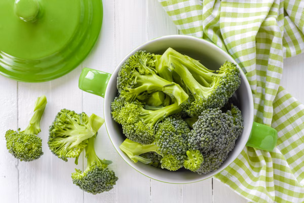  Bông cải xanh: Bông cải xanh chứa hàm lượng vitamin và khoáng chất dồi dào như vitamin A, C, E và giàu hàm lượng chất C. Đây là loại thực phẩm tốt giúp tăng sức đề kháng phòng chống dịch COVID -19.